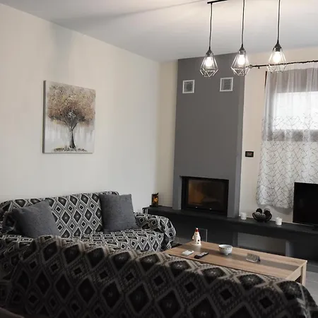 Daire Katsaros - Elegant In Nafplio Ária