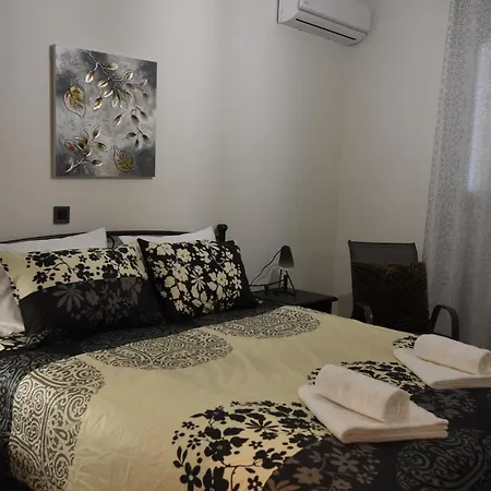 Katsaros - Elegant In Nafplio *