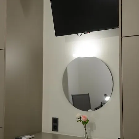 Daire Katsaros - Elegant In Nafplio Ária