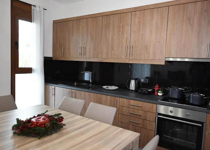 Katsaros - Elegant In Nafplio *