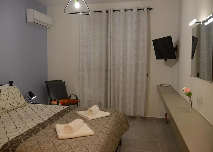 Katsaros - Elegant In Nafplio * Ária