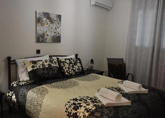 Katsaros - Elegant In Nafplio *